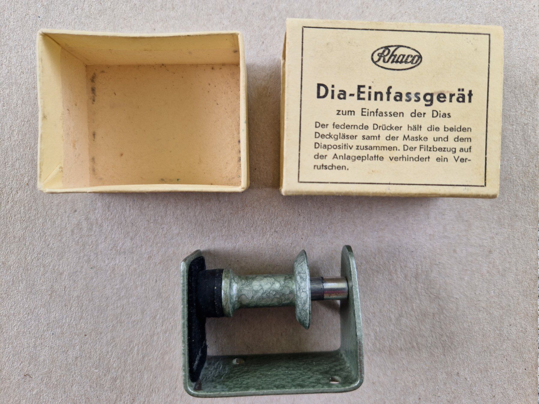 Labor & Dunkelkammer: Vintage Dia-Einfassgerät von Rhaco – Gebraucht aus Lyss von pksuny 1