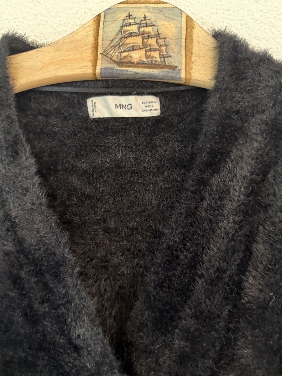 Mango Bolero: Schwarzer flauschiger Cardigan von MANGO – Usato da Neerach venduto da Meli_sara 3