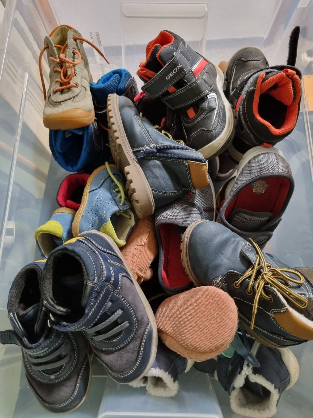 Chaussures garçon: Kinder Schuhe (Junge) Grösse 20-25 – D'occasion à St. Moritz par mpp_wv9b