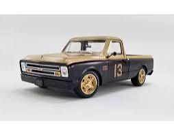 ChEVROLET C10 SMOKEY YUNICK 1967 1:18 GMP
