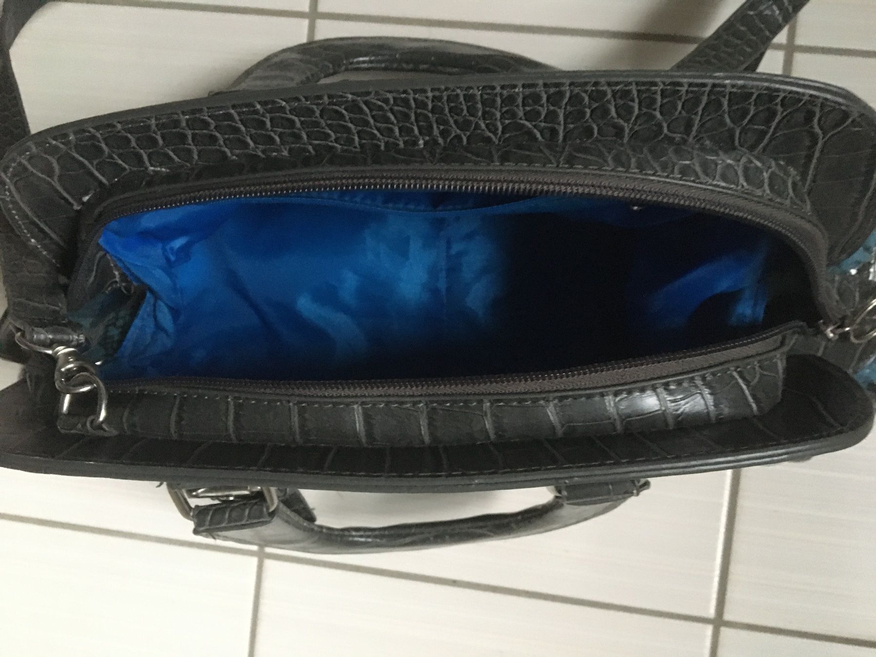 Sacs femmes: Tasche 42/18cm – D'occasion à Arth par Vrecam51 3