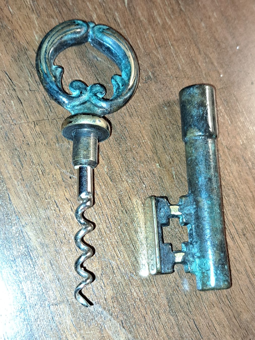 Flaschenöffner & -verschlüsse: Antiler Schlüssel-Flaschenöffner – Gebraucht aus Kölliken von Upcycling-by-Mc-TAM 1