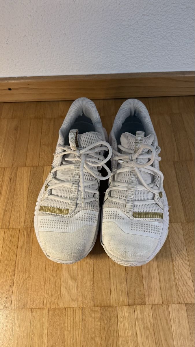 Under Armour Herrenschuhe: Under Armour Hallenschuhe – Gebraucht aus Kloten von S_m00 1