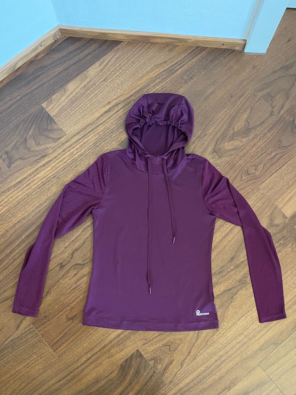 Maglioni & Felpe: Jogging Pulli mit Kaputze von Perform in Gr. 36 – Usato da Buchs SG venduto da leo_7hcw