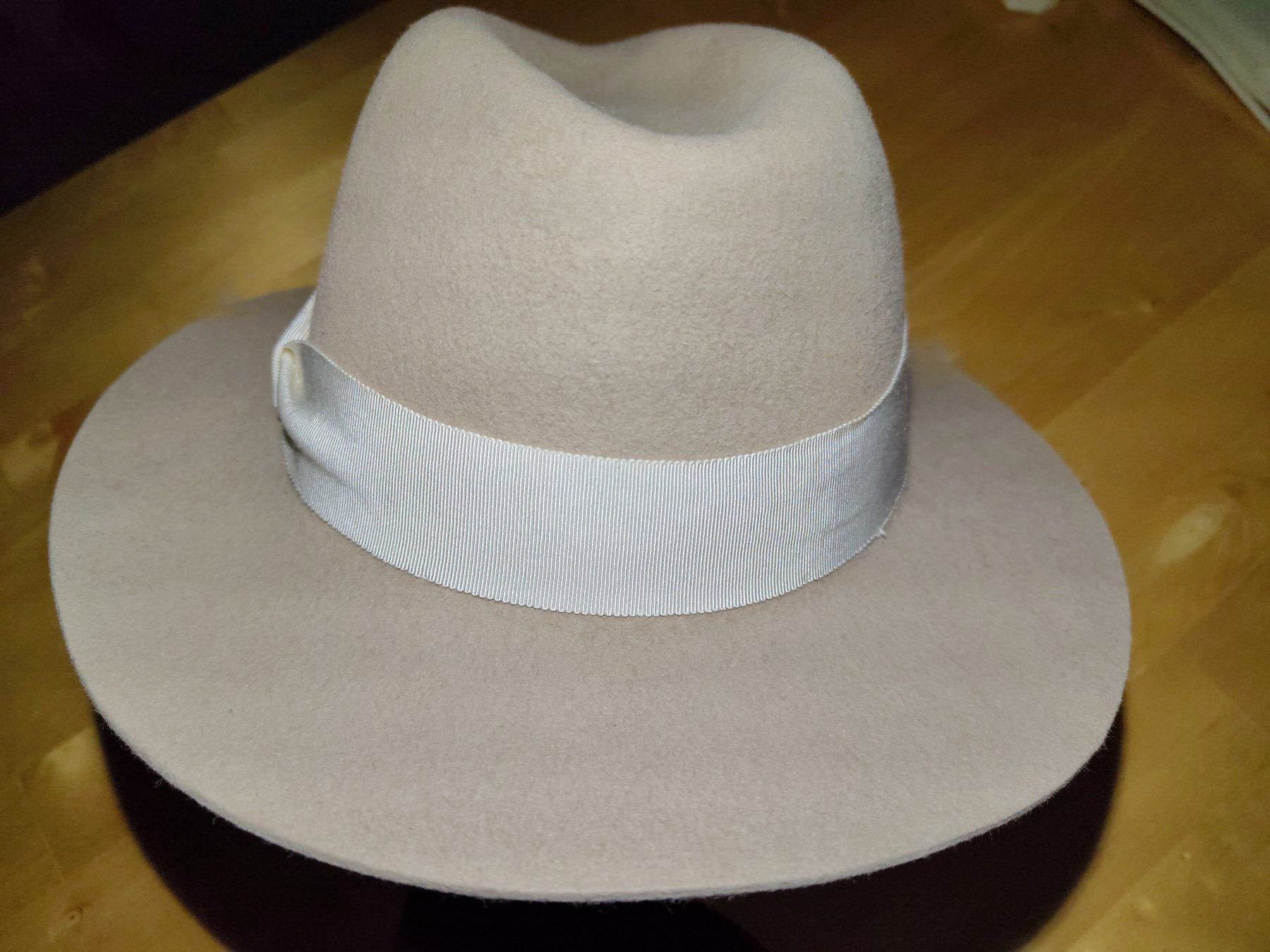 Copricapi, berretti & cappellini: Trendiger Fedora Hut aus Wolle, Beige – Usato da Kriens venduto da Carvid 4