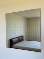 Designer Wandspiegel mit 25 eingearbeiteten Glaskugeln