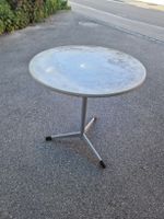 Gebrauchter Blech- Klapptisch für den Garten
