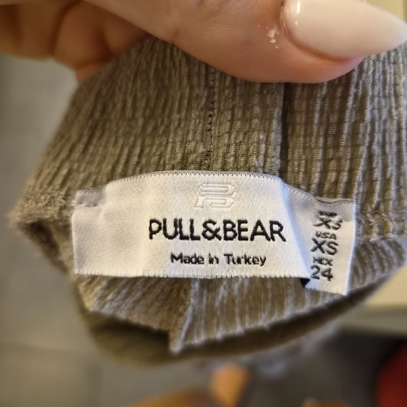 Pull&Bear Pantaloni: Hose Pull&Bear in strukturiertem Stoff Grösse XS – Usato da Thayngen venduto da 123LeaT