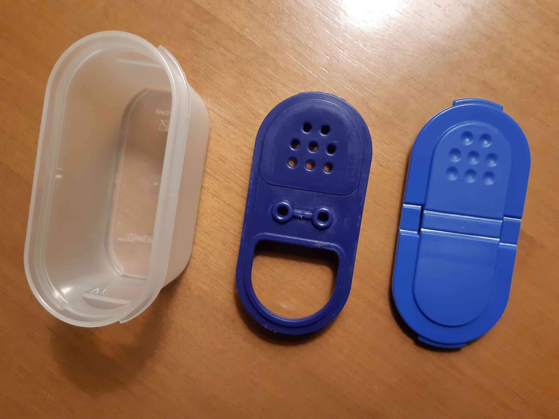 Tupperware Contenitori & Simili: Tupperware Gewürzstreuer blau transparent – Usato da Windisch venduto da Re_ 2