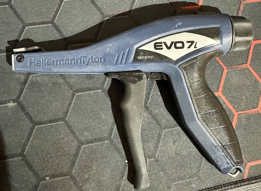 Tous les outils: HellermannTyton EVO7i Kabelbinderzange – D'occasion à Baden par doe_pr57 1