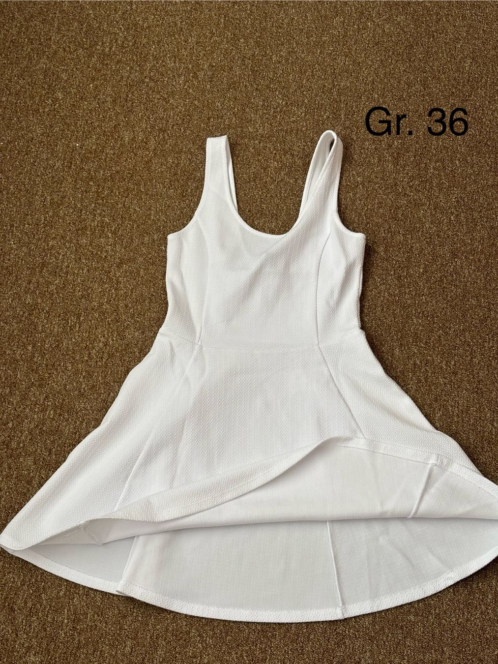 Vestiti: Kleid – Nuovo (secondo la descrizione) da Oberiberg venduto da mon_q7c2