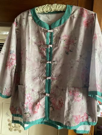 Sommer Bluse mit Blumenmuster, Gr. XL– Neuwertig!