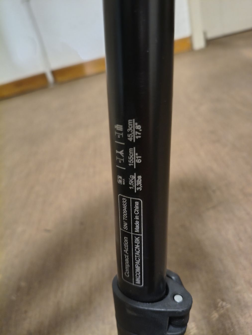 Manfrotto Trépieds & Accessoires: Manfrotto Compact Action tripod MKCOMPACTACN-BK used – D'occasion à Zürich par TrainLine 5
