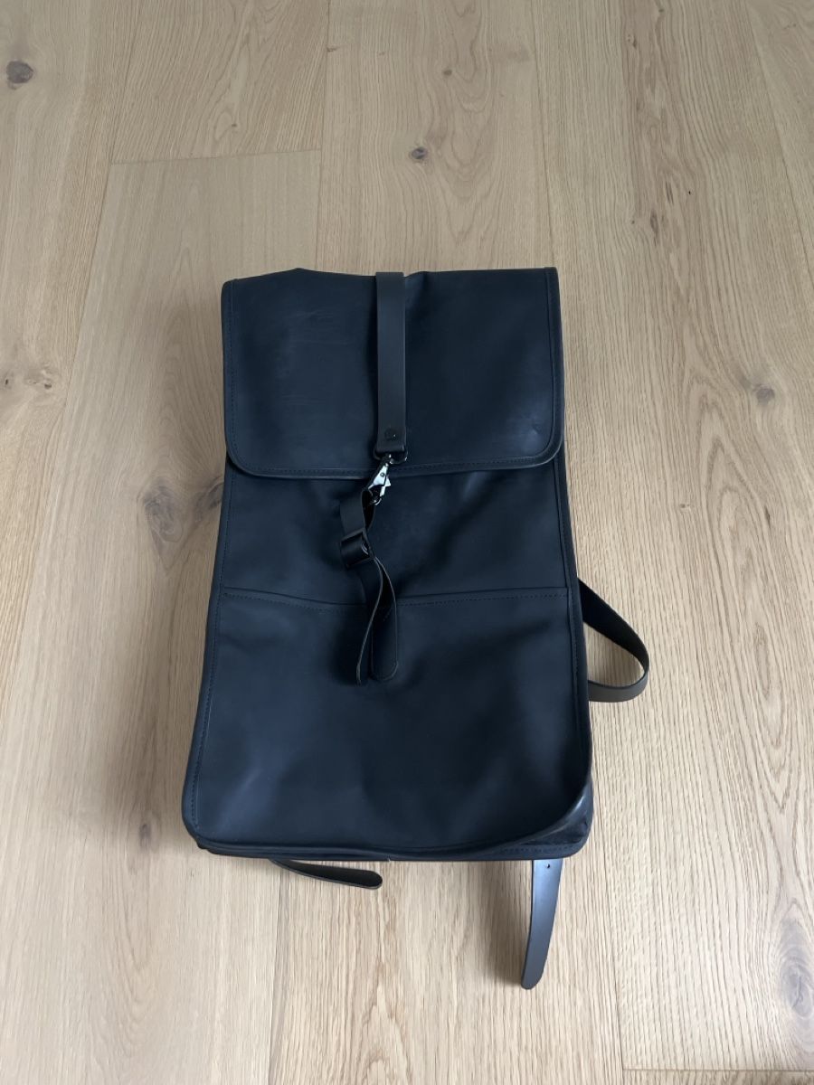 Rains Zaini: Rucksack Rains schwarz – Usato da Röschenz venduto da caarmeeliinaaa