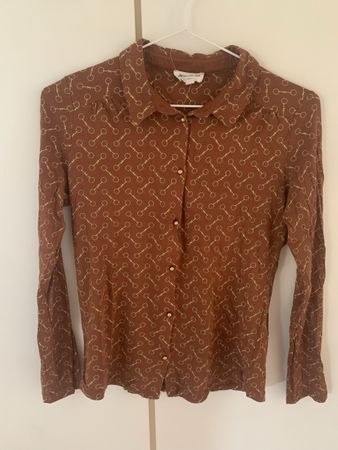 Chemise maison 123 marron avec chaînettes dorées