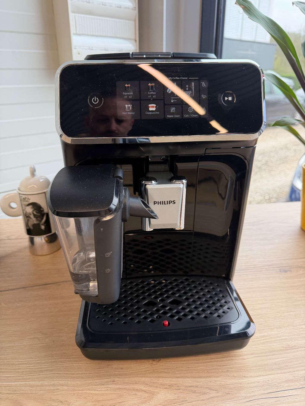 Philips Kaffeemaschinen & Espressomaschinen: Kaffeemaschine Philips Serie 2300 – Gebraucht aus Lengnau BE von Ierardo79