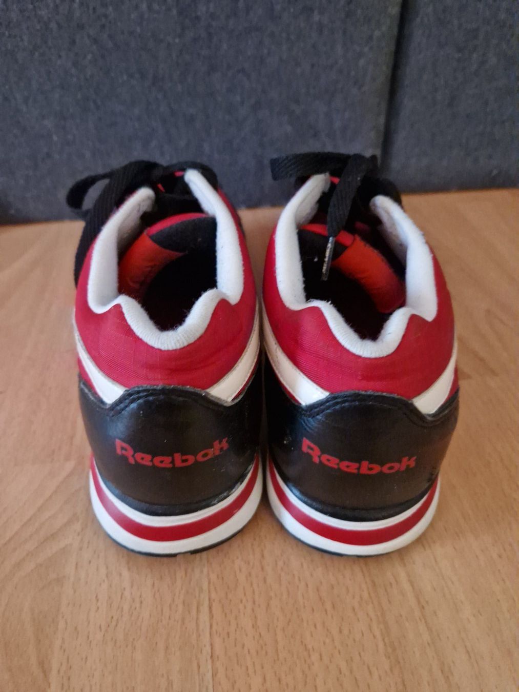 Reebok Herrenschuhe: Reebok Sneakers, Grösse 44, Rot/Weiss Old School – Gebraucht aus Neuhausen am Rheinfall von Alchimista 3
