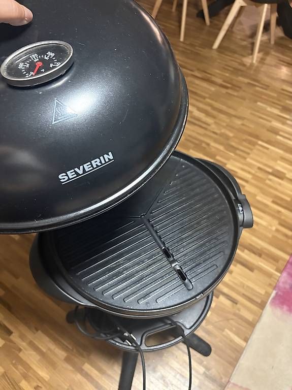 Grills: SEVERIN Elektro-Standgrill mit Deckel & Thermometer – Gebraucht aus Villars-sur-Glâne von AllisonGina