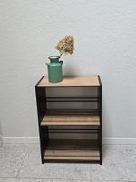 Kleines Regal