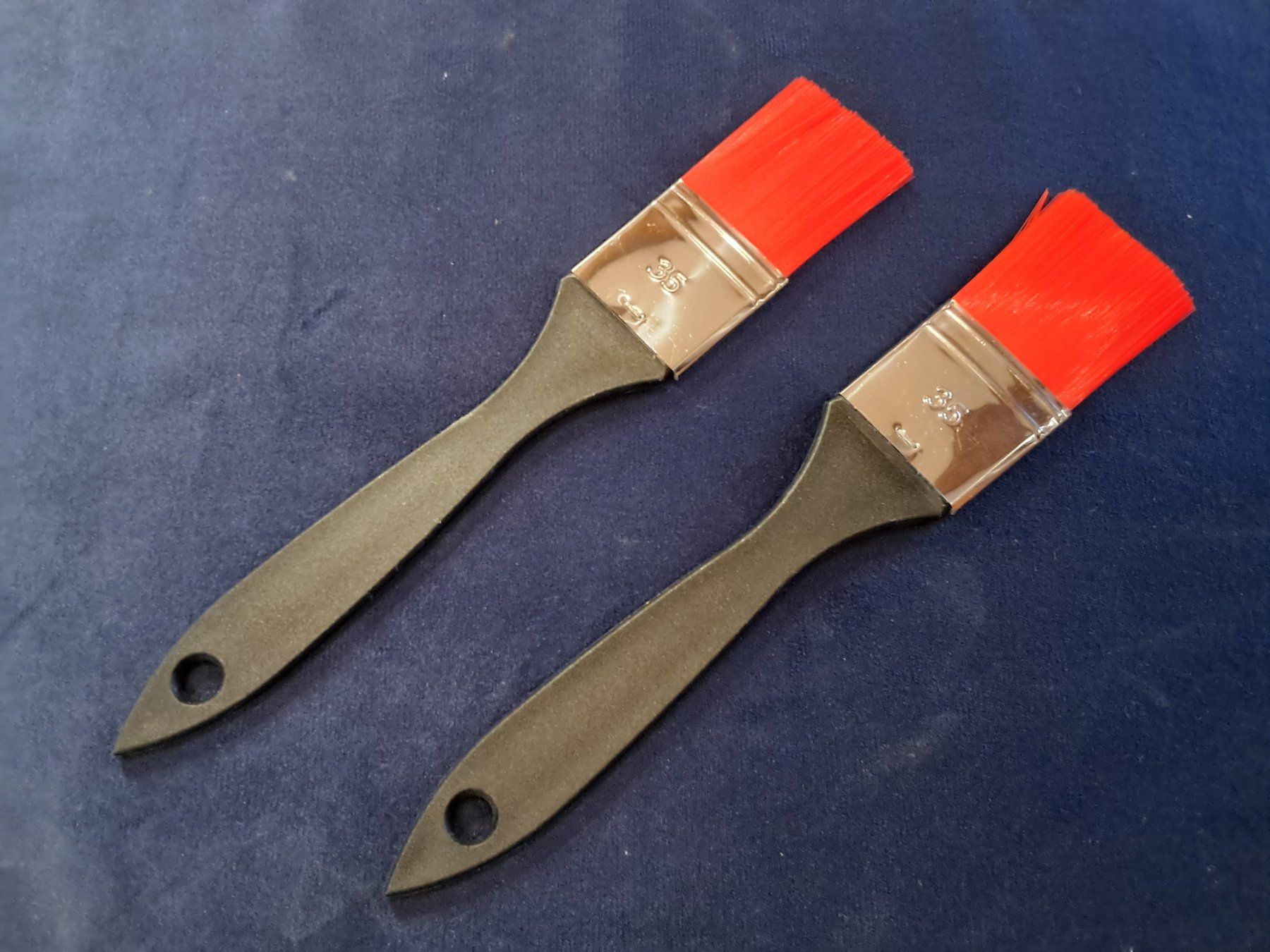 Altro per cucinare: 2er Set: Backpinsel, 35 mm, rot – Nuovo (secondo la descrizione) da Rüegsbach venduto da hpl02