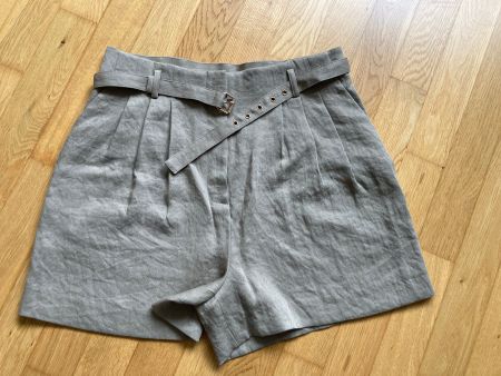 Sommerliche Bundfalten-Shorts mit Gürtel, Gr.42