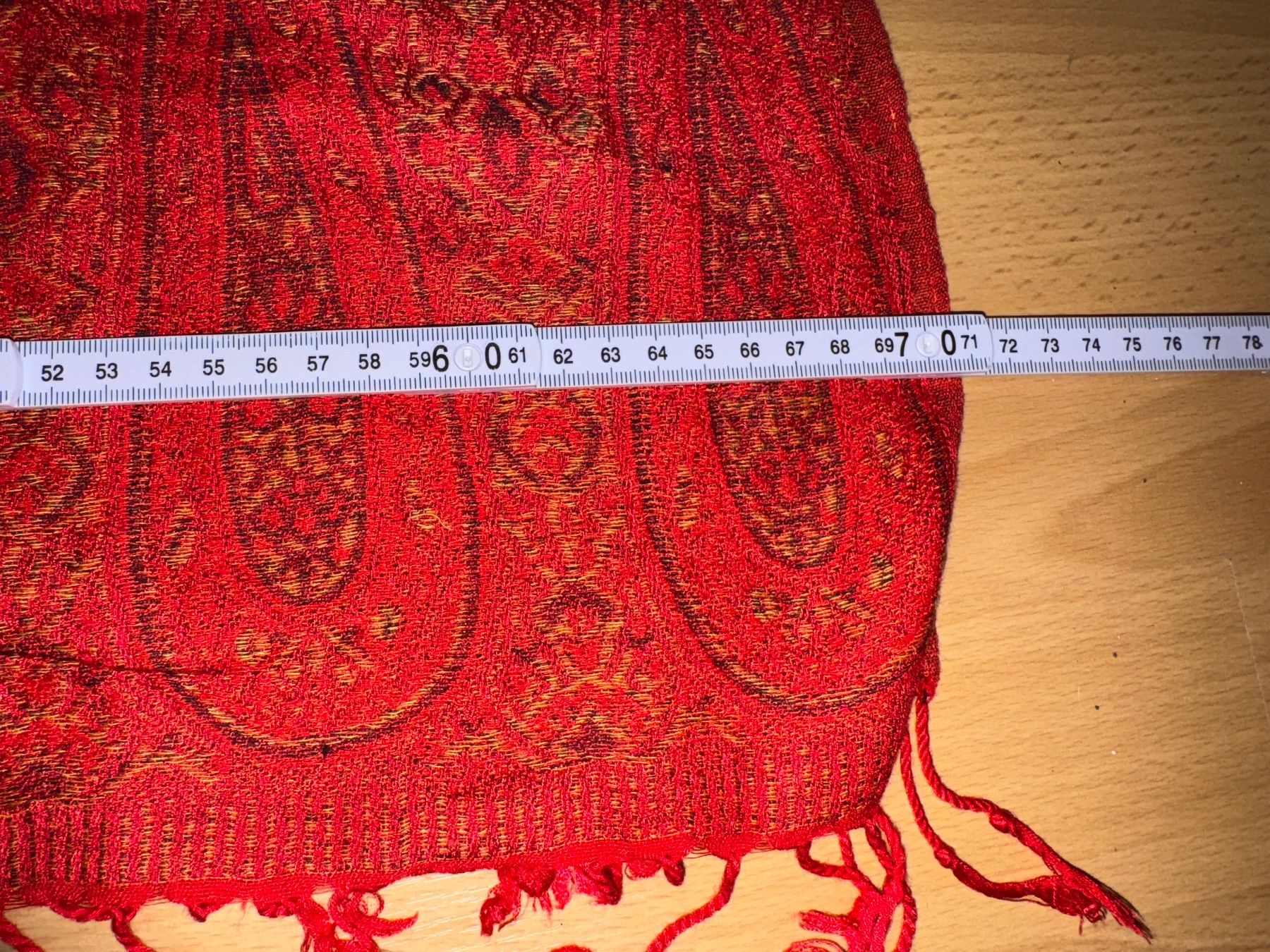 Foulard & Sciarpe: Schöner roter Schal – Usato da Grosswangen venduto da shoes.bags.and.co 2