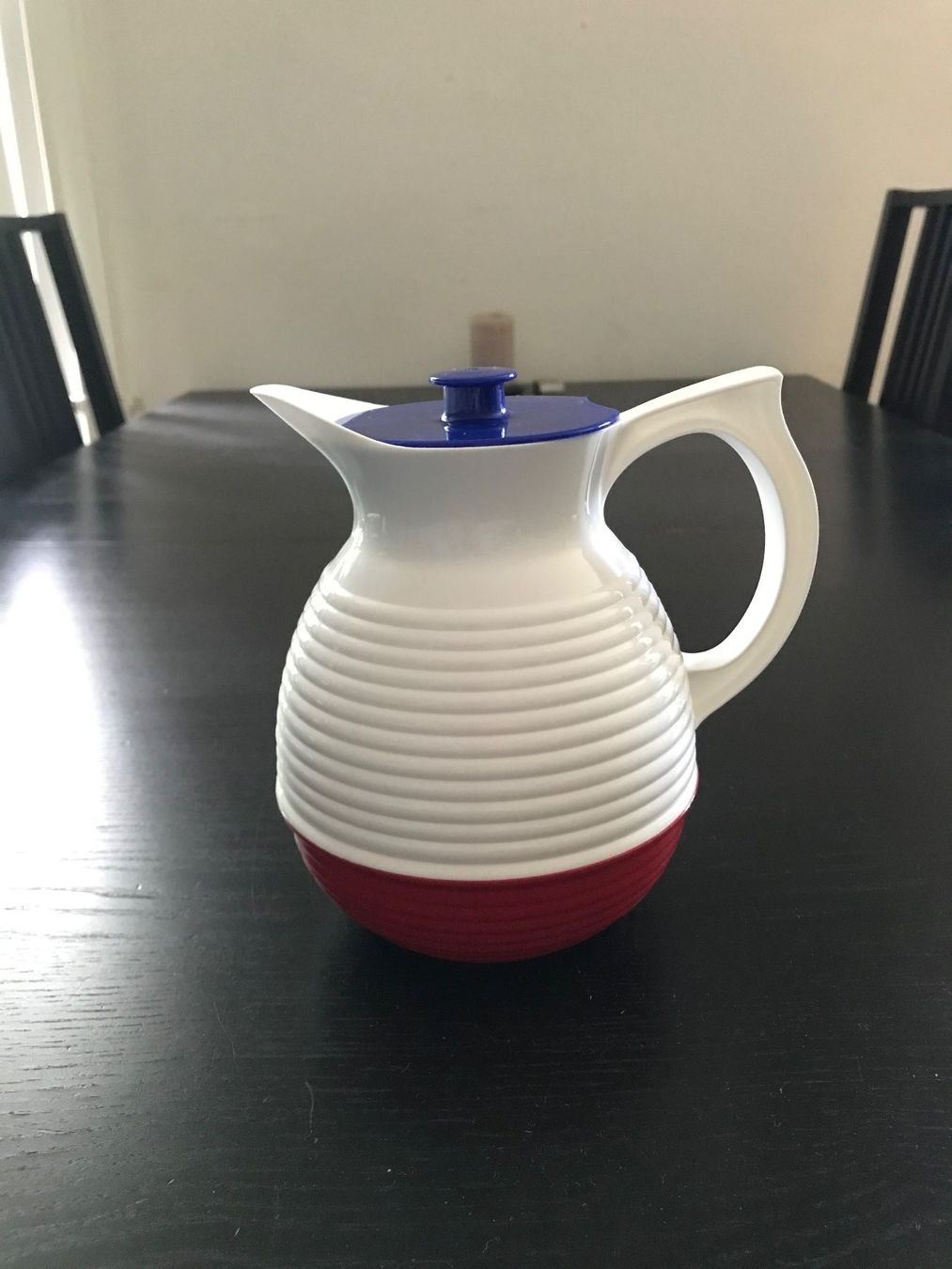 Caraffe: Carafe en plastiqe recyclé 'La carafe' – Usato da Basel venduto da Maria-Alexa