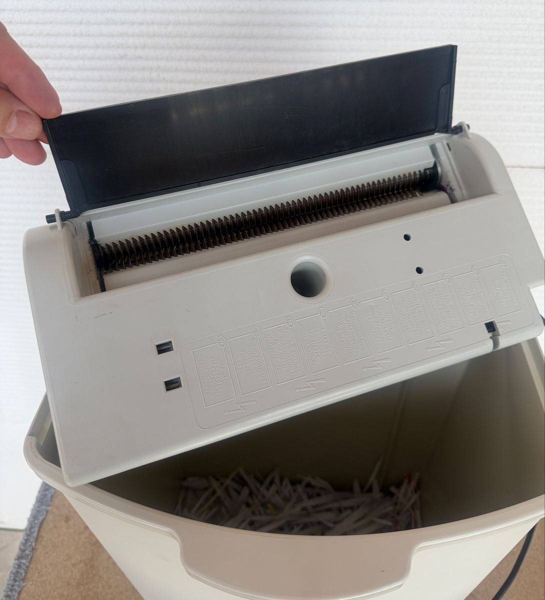 Distruggi documenti: Déchiqueteuse à papier Dahle 20050 Electronic eco  – Usato da Le Noirmont venduto da Thiwen-Ric 3
