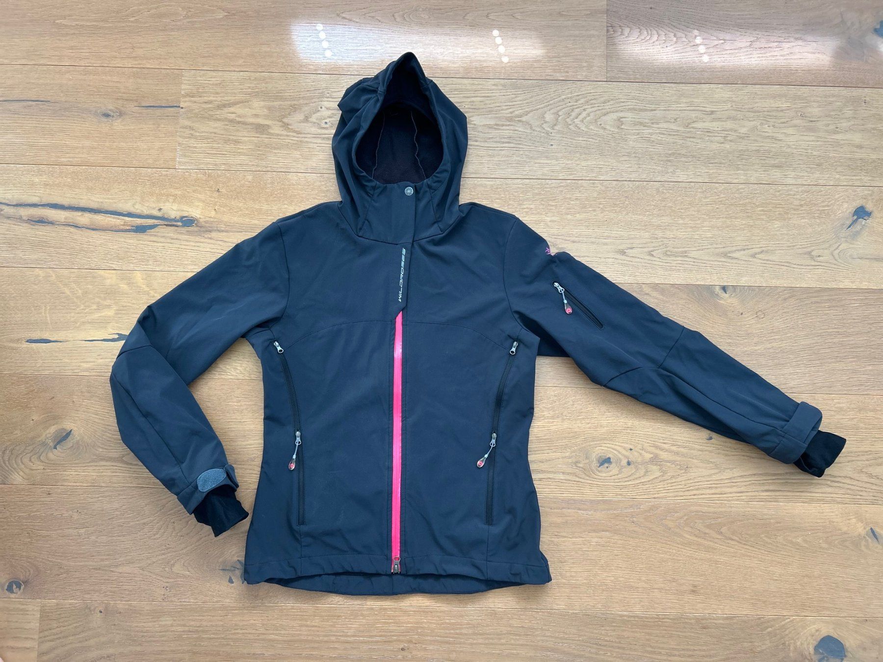 Giacche: Damen Softshelljacke schwarz WILDROSES 42 – Usato da Grub AR venduto da DukeStatham