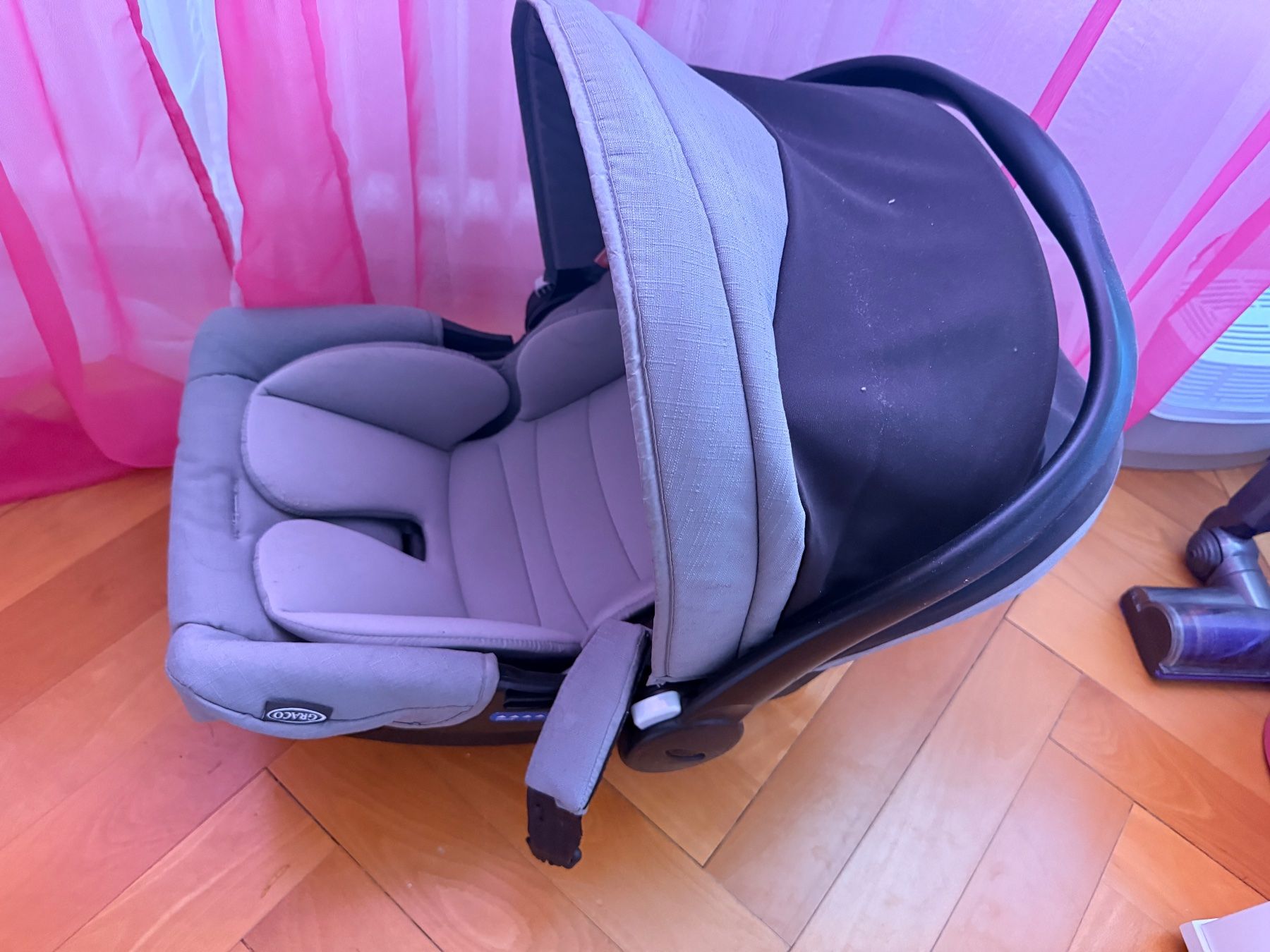 Sièges auto: Siège auto gris bon état pour bébé – D'occasion à Bossonnens par per_5mgn 5