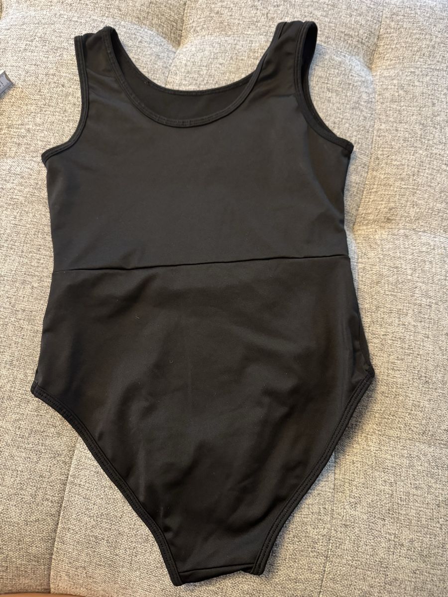 Scarpe, pantaloni & magliette da ginnastica: Turndress 54cm, ca 134/140 – Usato da Dierikon venduto da FraeuleinMaus17 2