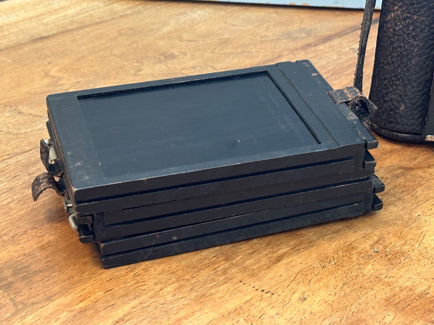 Fotocamera: Antike Platten-/Klappkamera mit Plattenkassetten – Usato da Otelfingen venduto da Yossi-68 7