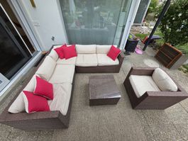 Rattan Lounge Set mit Kissen und Tisch braun beige