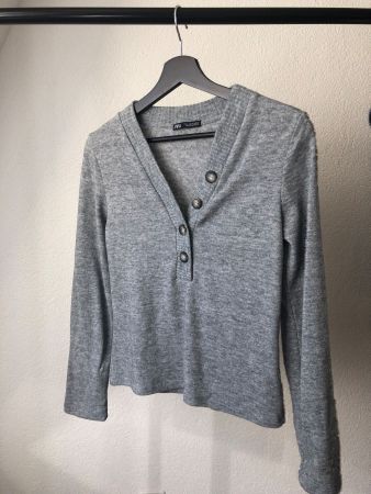 Zara Pullover mit Knöpfen