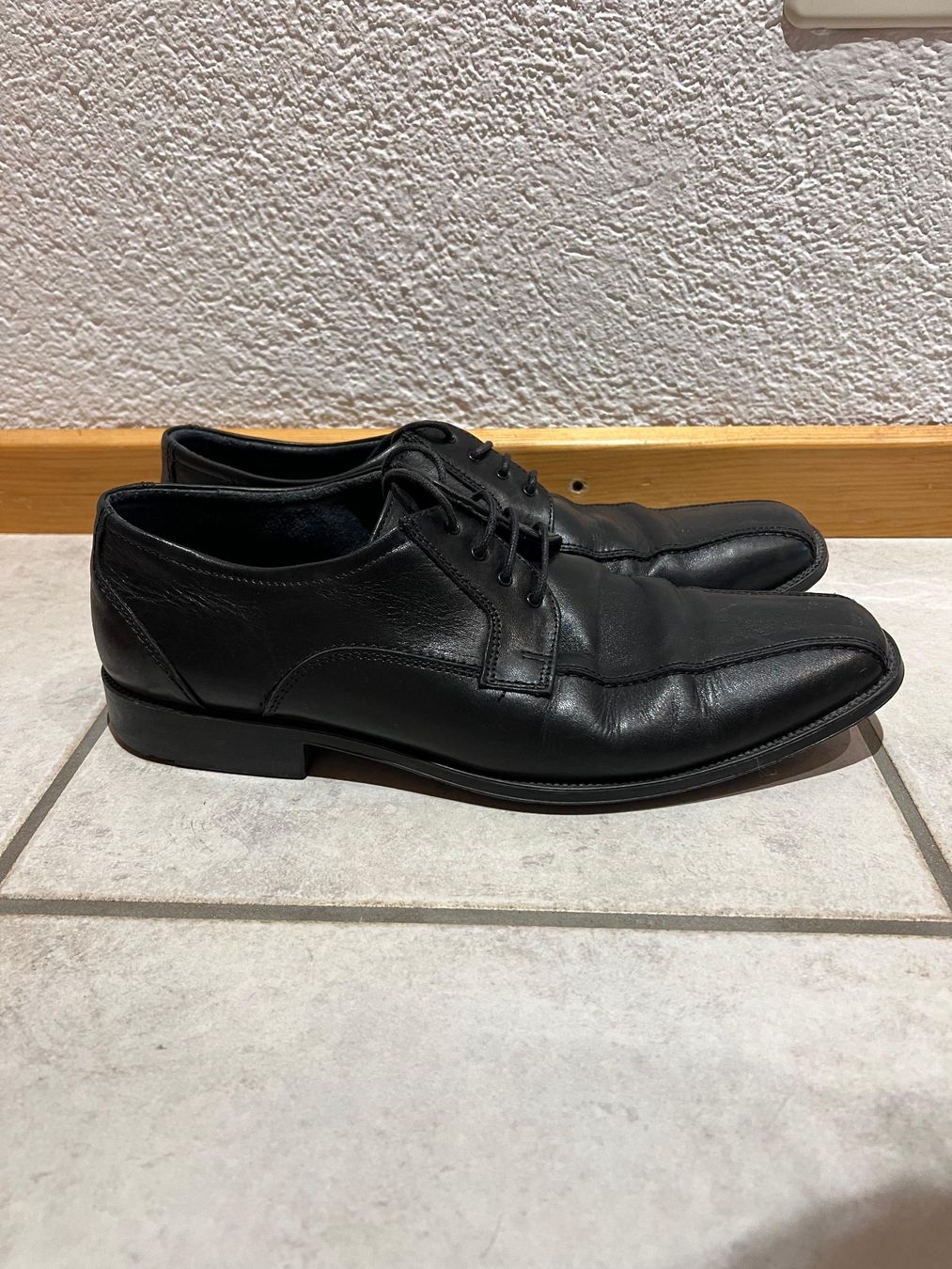Scarpe da uomo: Schwarze Herren Anzugsschuhe, Gr. 43 - Gratisversand – Usato da Frutigen venduto da lurit 4