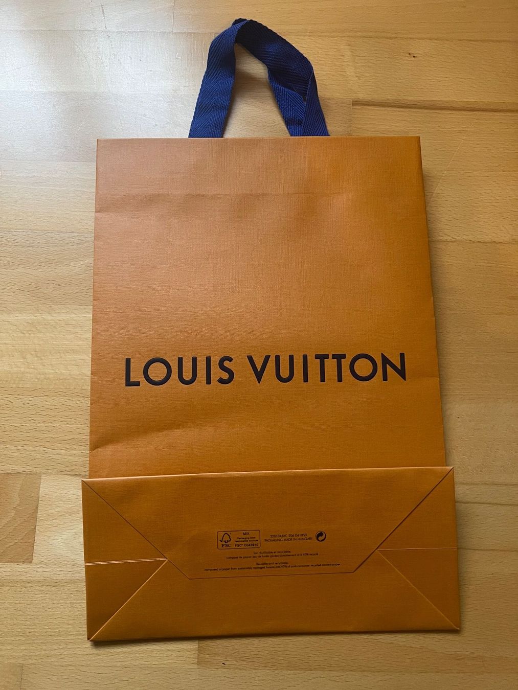 Louis Vuitton Borse: LOUIS VUITTON Papier Tragetasche ca. 36cm x 25cm – Usato da witterswil venduto da Bargo 1
