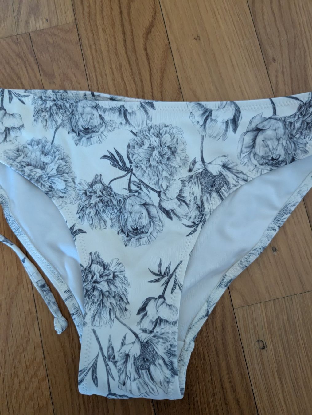 Costumi da bagno & Bikini: Bikini Set, Blumenmuster, Oberteil 36,/Unterteil 34 – Usato da Zug venduto da vik_8fdf 1