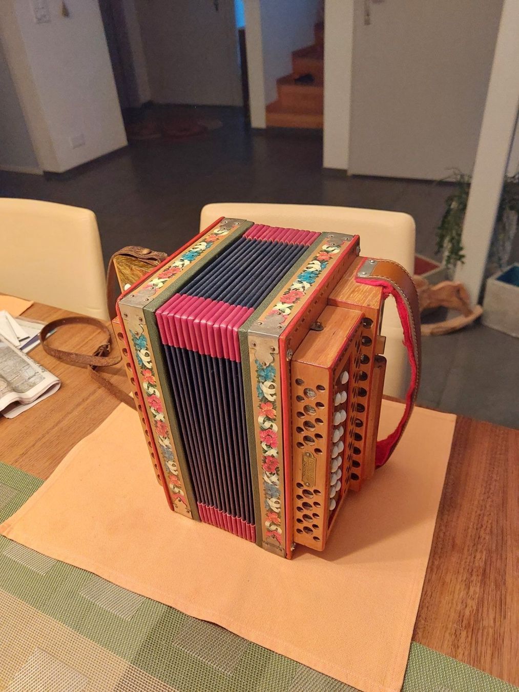 Strumenti musicali: Schwyzerörgeli Eichhorn Schwyz – Usato da Kriens venduto da Allerhand5 2