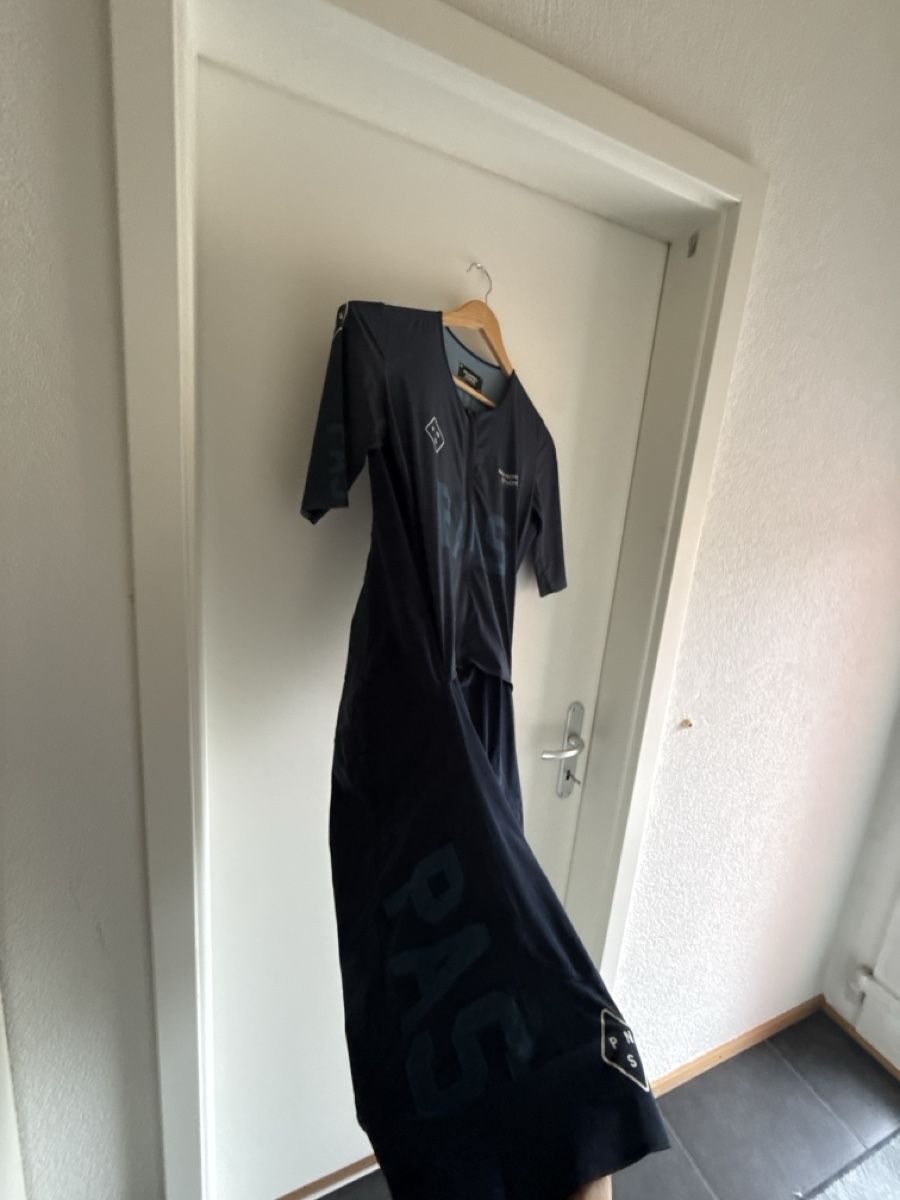 Pas Normal Studios Canottiere & Pantaloni: Pas normal studio mechanism pro speedsuit  – Nuovo (secondo la descrizione) da Sugiez venduto da Rulio_xx 3