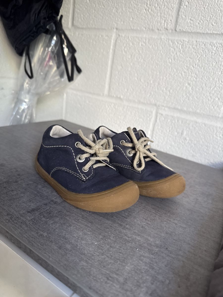 Elefanten Schuhe für Jungen: Elefanten Schuhe Jungs/ Mädchen Größe 22  – Gebraucht aus Liestal von sha_92sb