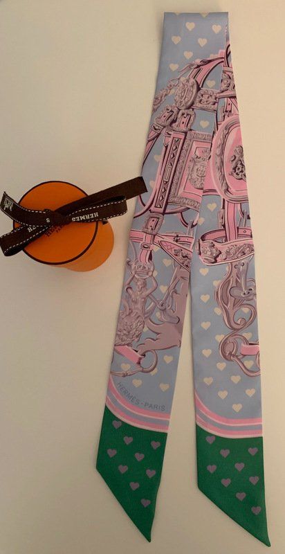 Hermès Foulards, Tücher & Schals: HERMES Twilly "BRIDES DE GALA LOVE", SS 2017 – Neu (gemäss Beschreibung) aus Zürich von Libraco 1