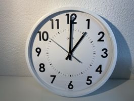 Wanduhr weiss 30cm Durchmesser
