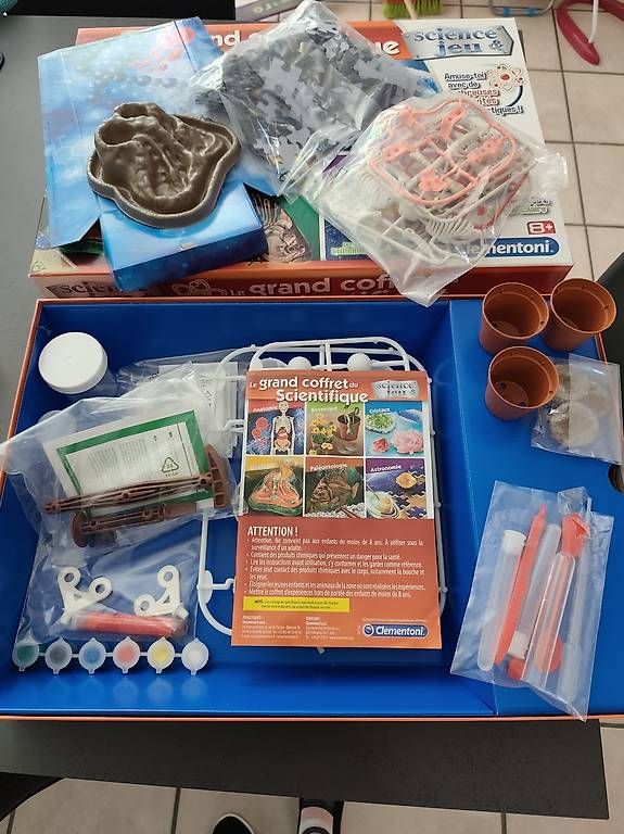 Kit di costruzioni: Grand coffret du scientifique  – Usato da Delémont venduto da emm_z2yb 3