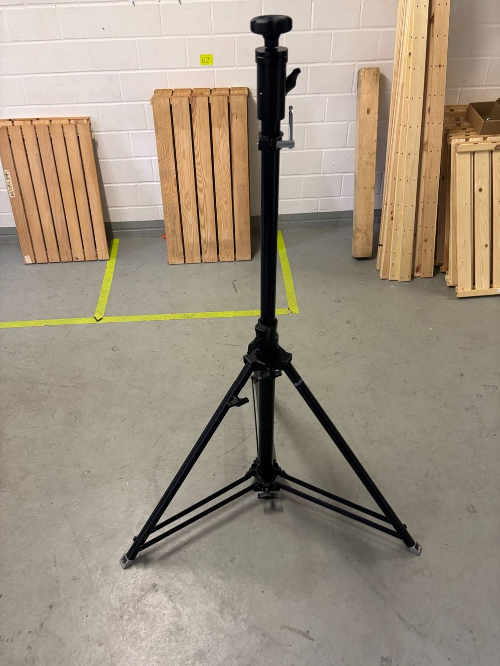 Treppiedi & Teste: Eurolite STV-200 Verfolgerstativ – Usato da Glattbrugg venduto da rentshop.ch