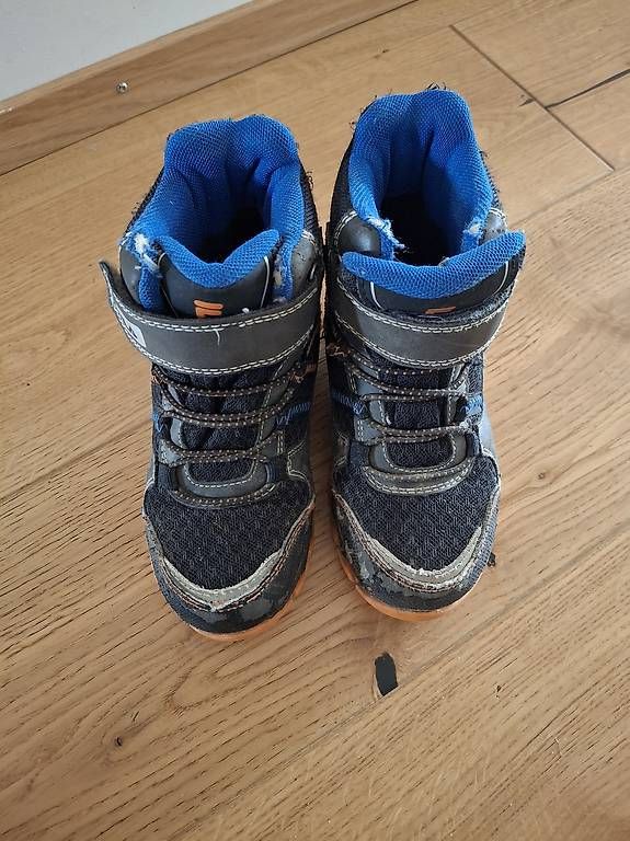 Fila Schuhe für Jungen: Fila Winterschuhe in Grösse 28 – Gebraucht aus Allschwil von Tippster