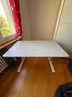 FLEXA höhenverstellbarer Kinderschreibtisch
