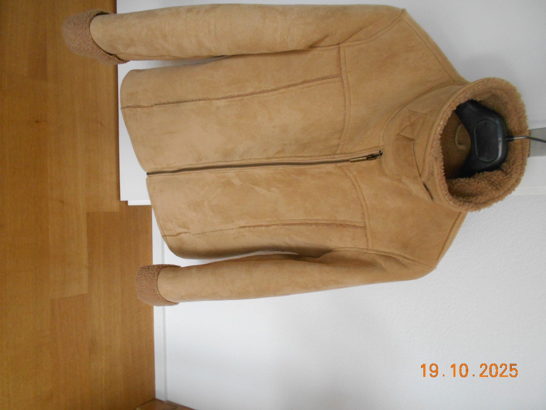 Jacken: Modische Teddyjacke – Gebraucht aus Langenthal von baron72 2