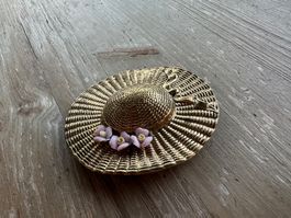 Vintage Brosche Goldfarben Hut mit Blumen Deko, Unikat!