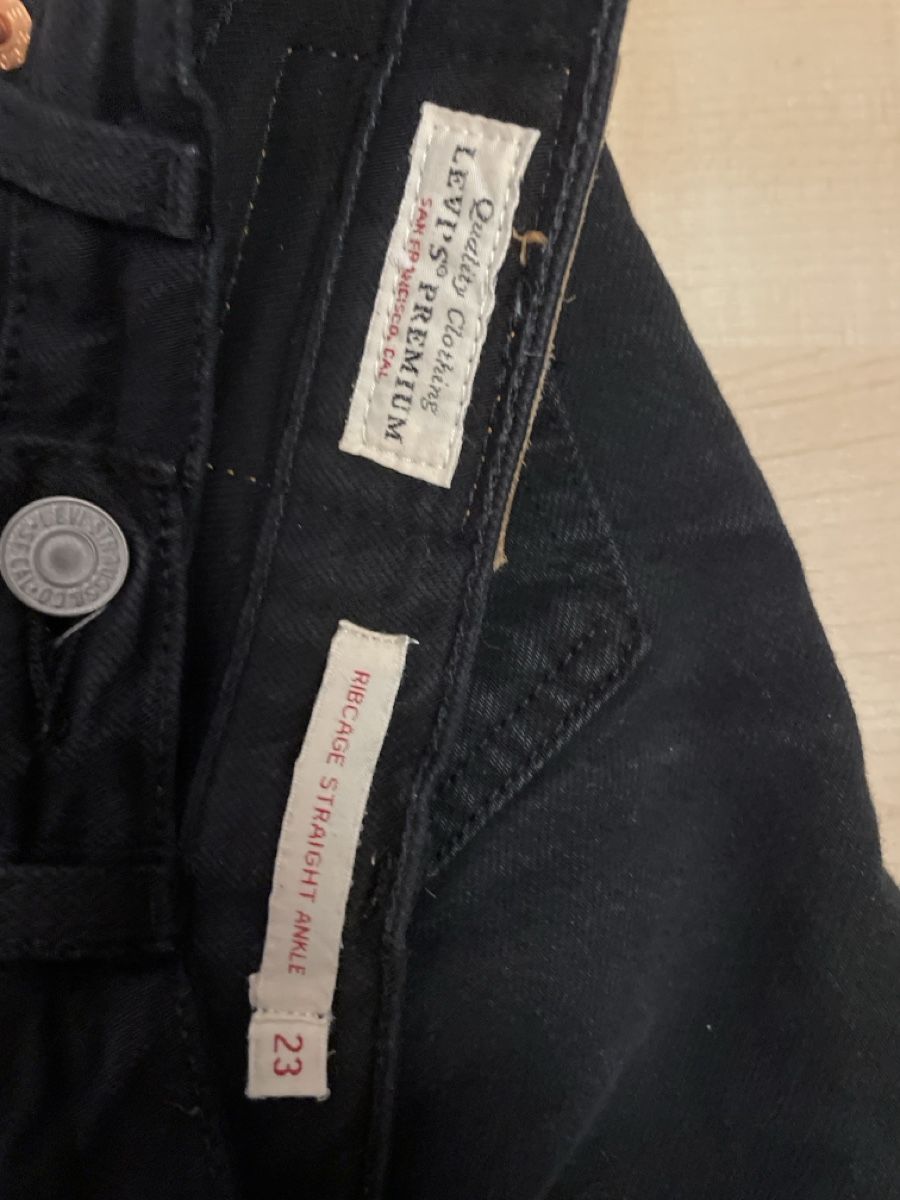 Levi's Jeans: Schwarze Jeans, Levis Grösse 23- Klassiker! – Nuovo (secondo la descrizione) da Rickenbach SZ venduto da Sunneundmeer 3