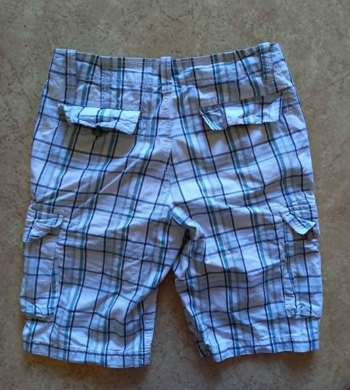 Pantaloni: Karoshorts, Bermuda Sommerhose, Gr M / 32 – Usato da Möhlin venduto da dom_96nf 1